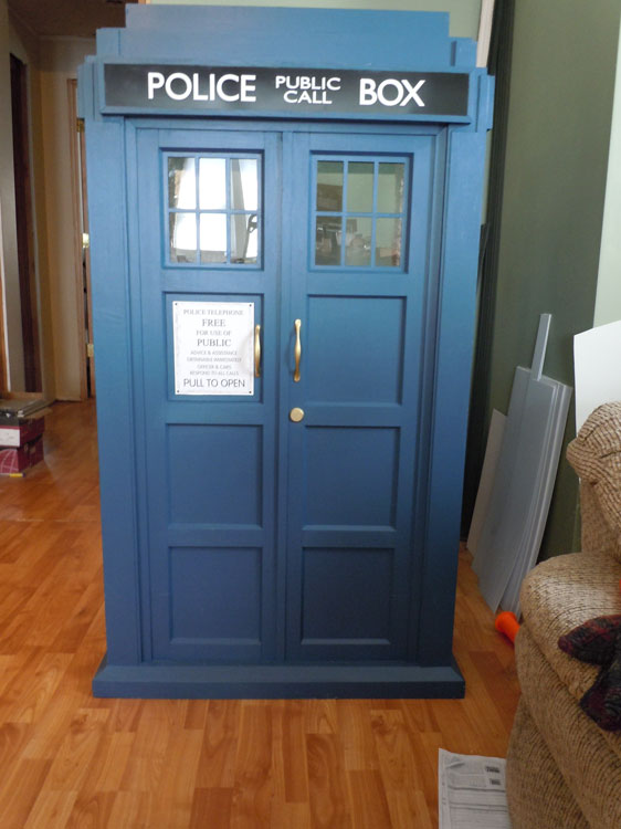 tardis cat diy fort kitty doctor playhouse cats half travel box dr police geeky nap sized inside play he condo