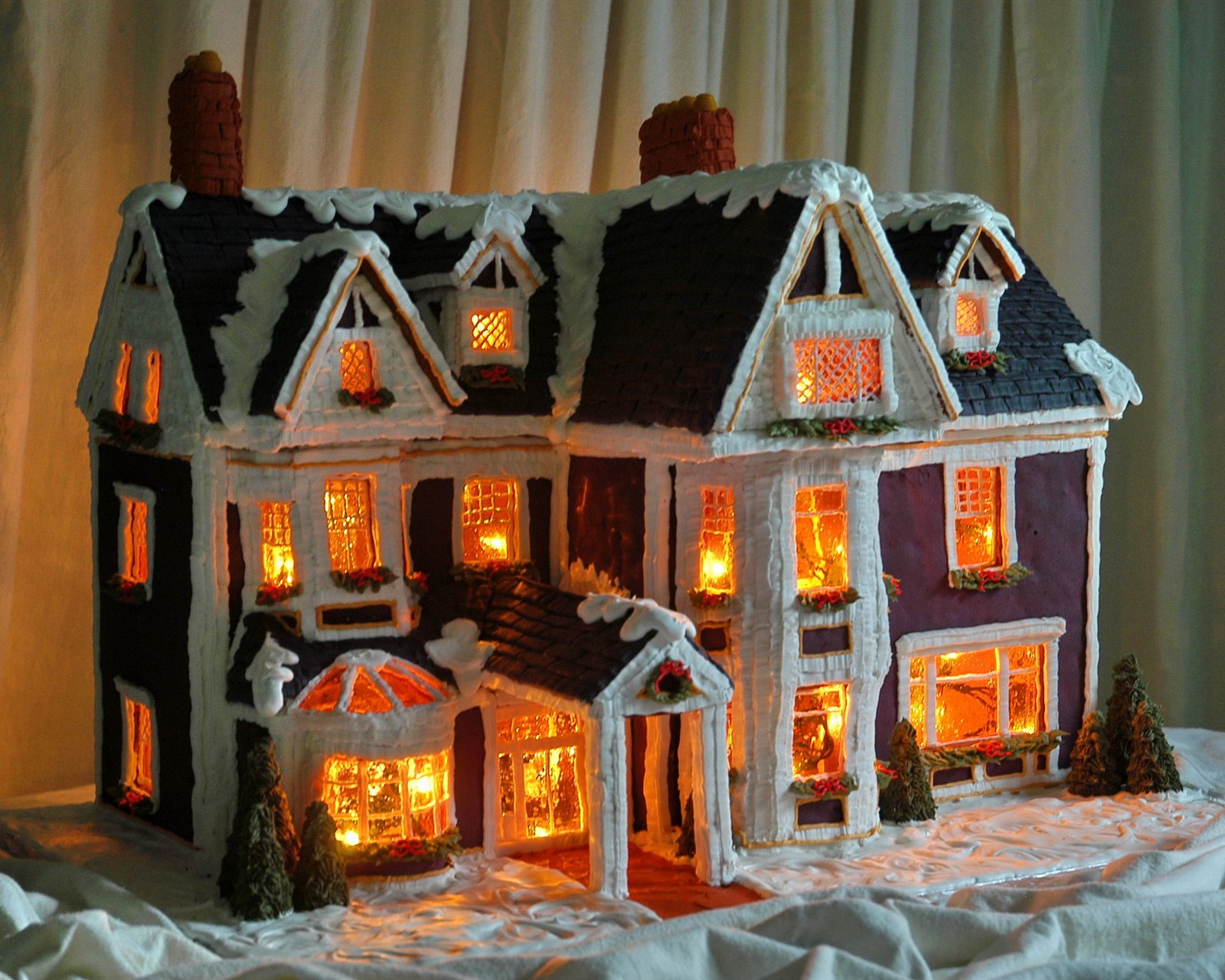 The Coolest Gingerbread Houses in The World! | YouBentMyWookie