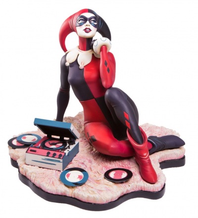 Harley-Quinn-Statue-by-Mondo-001.jpg