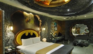 batman-love-hotel-1.jpg