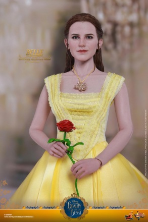 Hot-Toys---Beauty-&-the-Beast---Belle-collectible-figure_PR5.jpg
