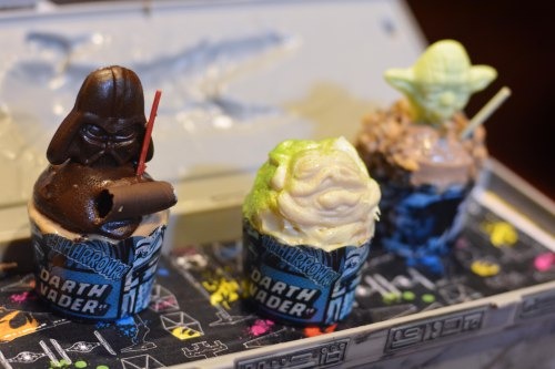 rebel-hangar-trio-of-star-wars-mini-cupcakes.jpg