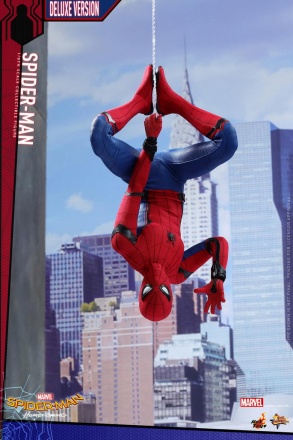 Hot-Toys---SMHC---Spider-Man-Collectible-Figure-Deluxe-Version_7.jpg