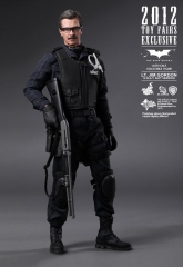 Hot Toys - Lt. Jim Gordon Collectible Figurine (S.W.A.T. Suit Version) (2012 Toy Fairs Exclusive)_PR1.jpg