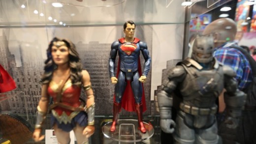 batman-vs-superman-movie-toy-comic-con-2-600x338.jpg