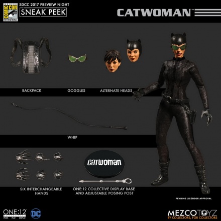 Mezco-SDCC-2017-DC-Comics-Catwoman-One12-Collective-2.jpg