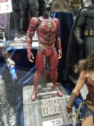 flash-justice-league-hot-toys-sideshow-450x600.jpg