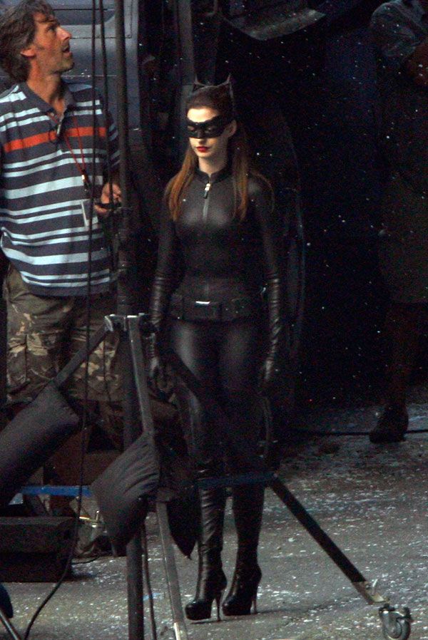 New ‘Rises’ Set Images, Anne Hathaway As Catwoman In Full Costume ...