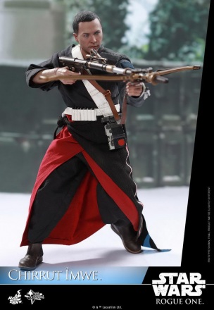 Hot-Toys---Rogue-One-A-Star-Wars-Story---Chirrut-Imwe-Collectible-Figure_PR5.jpg