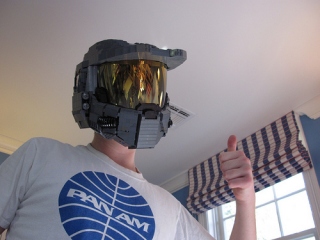 Wearable-Master-Chief-helmet-made-out-of-Legos_1.jpg