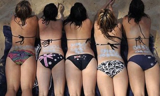 new-australia-fad-teenage-girls-paint-numbers-on-their-body-while-sunbating.jpg