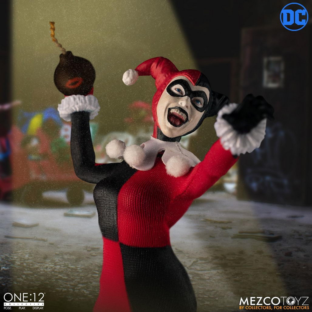 mezco deluxe harley quinn