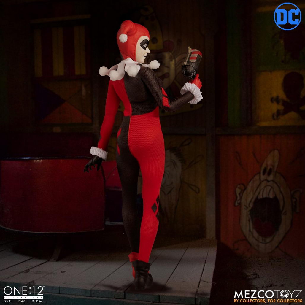 mezco deluxe harley quinn