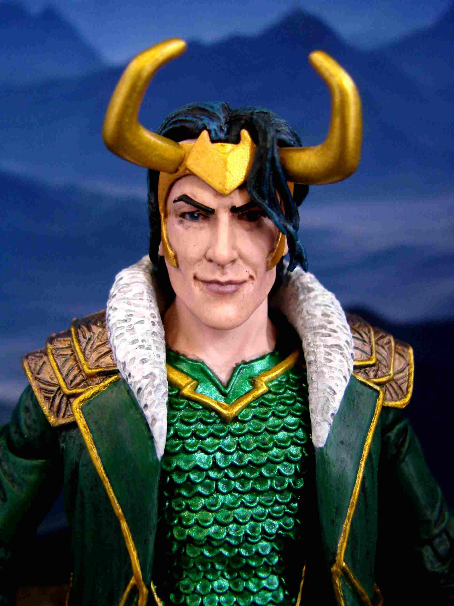 loki statue thor ragnarok